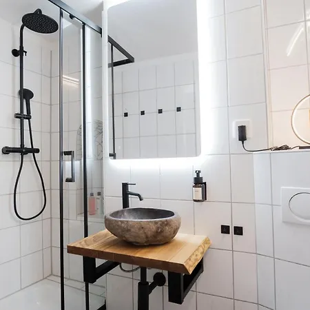 Neu / Design / Altstadt / Kueche / Netflix *