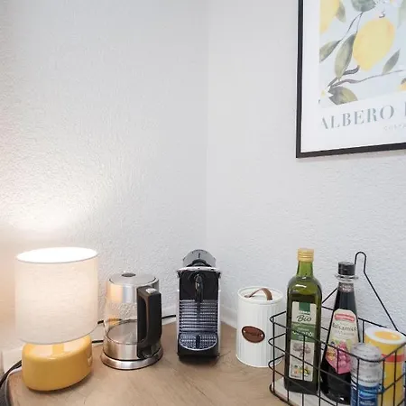 Neu / Design / Altstadt / Kueche / Netflix