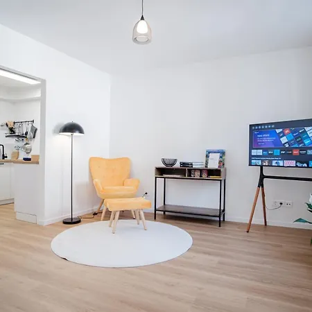 Neu / Design / Altstadt / Kueche / Netflix